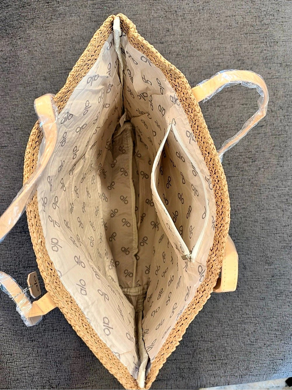 Alo Yoga Woven Straw Tote Bag – Tan Cream Two Tone Large Beach Shoulder Bag - Picture 6 of 9